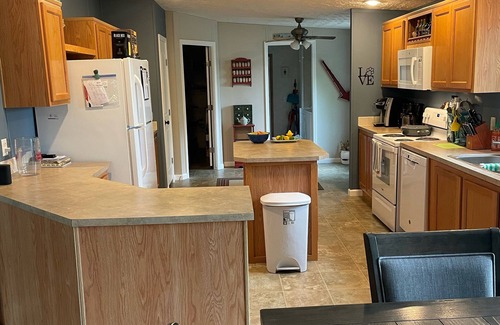 Camdenton Casa | Pets! Spectacular view of the cove + main channel! Much to do nearby.
