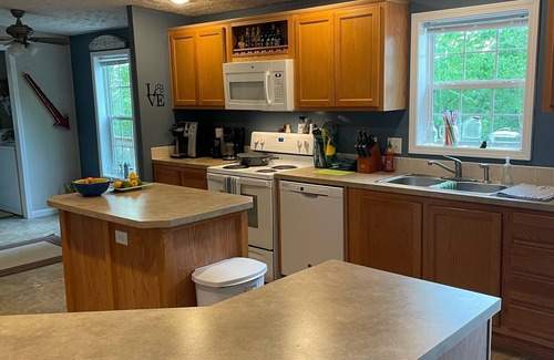 Camdenton Casa | Pets! Spectacular view of the cove + main channel! Much to do nearby.