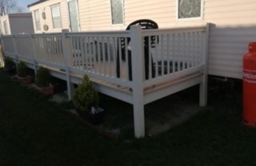 Heacham Chalet De Esquí | pets stay free 3 bedroom caravan at heacham beach