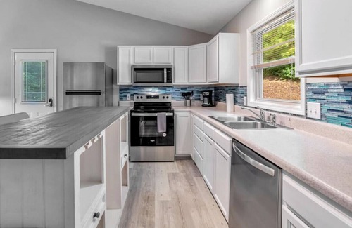 Royal Pines Casa | Pets Welcome at this Hot Tub Three Bedroom