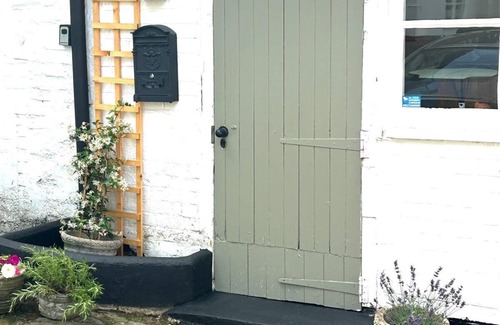 Petworth Cabaña | Petworth Cottage-Sleeps 6-Pet Friendly-Central