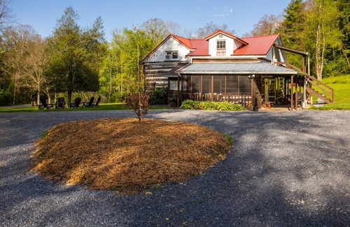 Bristol Cabina | Pheasant Tail Cabin 3bd/2ba, firepit, perfect for anglers w/wading river access