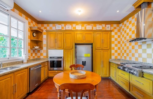 Ancon Apartamento | Phenomenal 3BR House With Balcony in Ancon