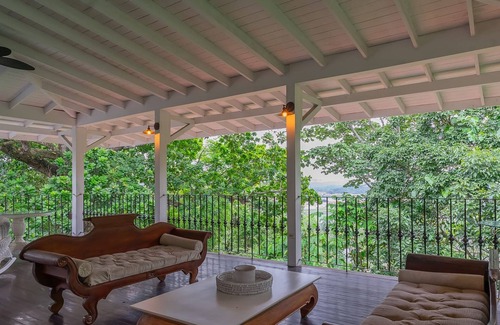 Ancon Apartamento | Phenomenal 3BR House With Balcony in Ancon
