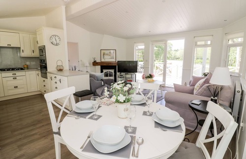 Ross-on-Wye Cabaña | PHOCLE LODGE, family friendly, with a garden in Ross-On-Wye