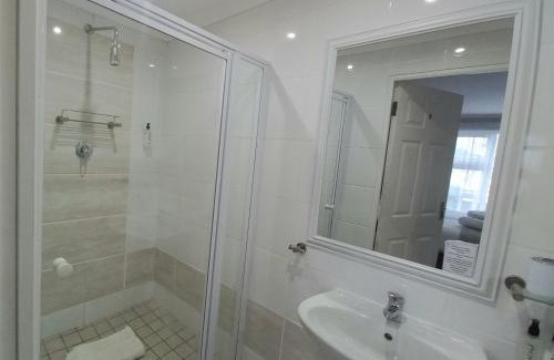 Paradise Casa | Phoenix Lodge and Waterside Accommodation