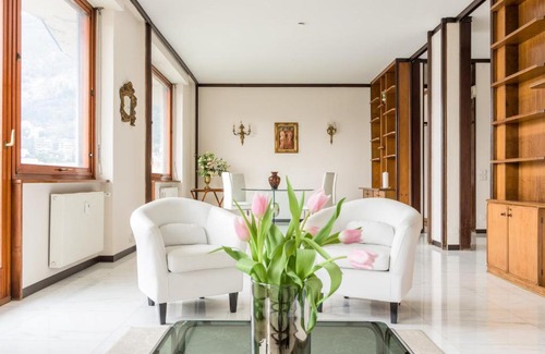 Como City Centre Apartamento | Piazza Cavour Lake View - byMyHomeinComo