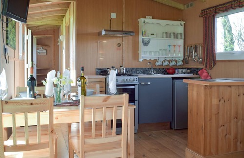 Llangeler Cabaña | 2 bedroom accommodation in Saron