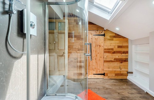 Llansteffan Cabaña | Picked for its character and charm and only a 5 minute walk to the beach.