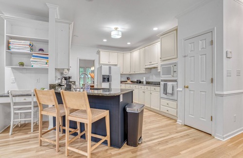 High Point Casa | Pickleball, Basketball, Movie Theater, King Beds