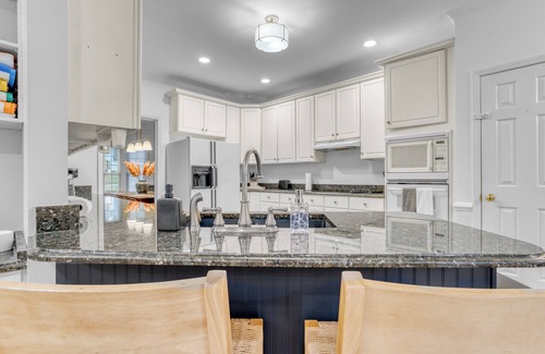 High Point Casa | Pickleball, Basketball, Movie Theater, King Beds