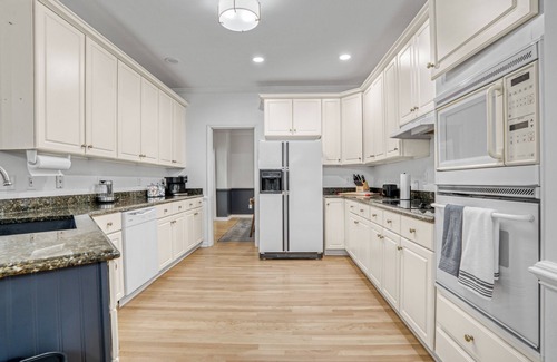 High Point Casa | Pickleball, Basketball, Movie Theater, King Beds