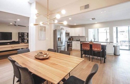 Avant Casa | Pickleball~Heated Pool~Spa~Basketball Court
