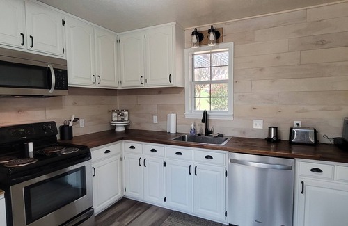 Morris Chapel Casa | Pickwick- Screened Patio ON Tennessee River 7th Nt FREE- Dogs Allowed