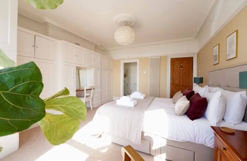 Borth Casa | Picton House, Borth. Luxury 7 Bedroom Beachfront Home. Sleeps 14
