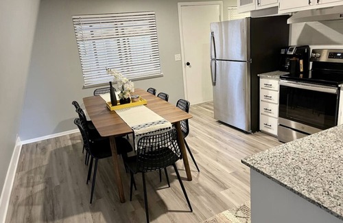 Fayetteville Casa | Picturesque HOT TUB+Game room+kayaks+near water