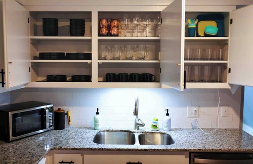 Fayetteville Casa | Picturesque HOT TUB+Game room+kayaks+near water