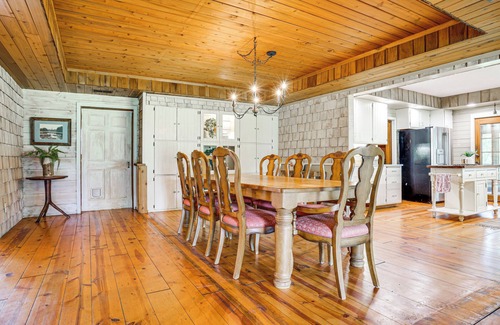 Lake Elmo Cabaña | Picturesque Lake Elmo Cottage w/ Fire Pits!