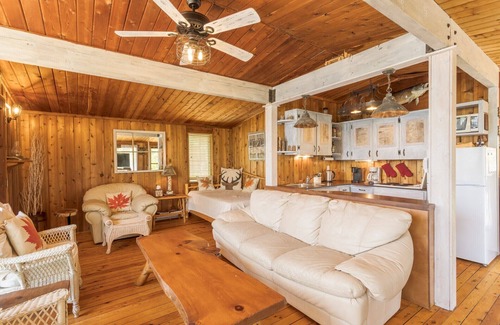 Muskoka Lakes Cabaña | Picturesque Leonard Lake cottage