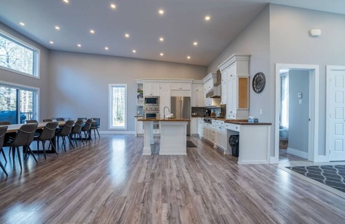 Saint-Jean-de-Matha Casa | Piece Of Heaven |Hot Tub | 16 Guests |Pool Table