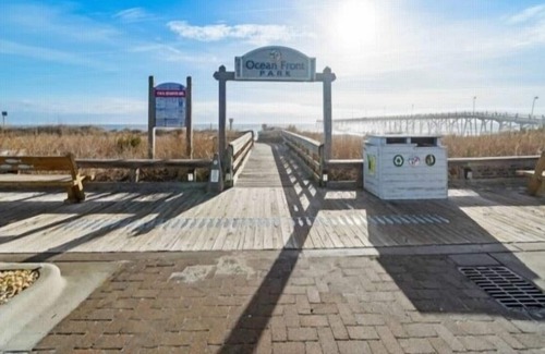 Kure Beach Apartamento | Pier View Apt 5 - Quaint Studio Located In The Heart Of Kure Beach Villa by Redawning