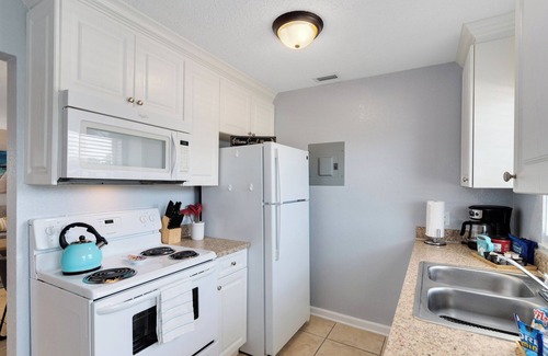 Indian Harbour Beach Apartamento | Pierview~ Walk to the beach, Pool, BBQ, Gym, Games
