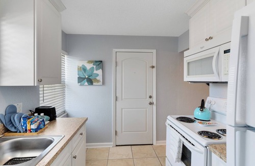 Indian Harbour Beach Apartamento | Pierview~ Walk to the beach, Pool, BBQ, Gym, Games