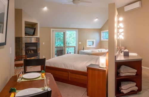 Holland Casa | Pigeon Creek Inn