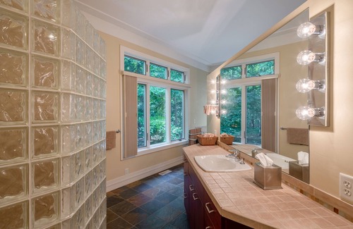 Holland Casa | Pigeon Creek Inn