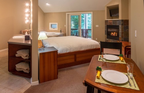 Holland Casa | Pigeon Creek Inn