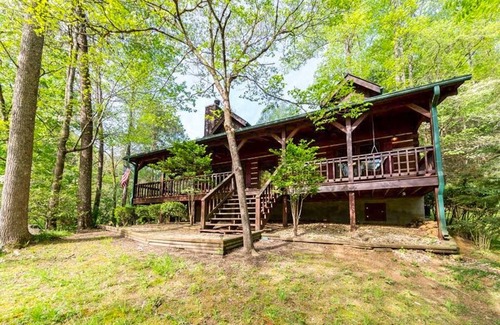 Gatlinburg - Pigeon Forge Apartamento | Pigeon Forge Cabin Game Room Dog Friendly Hot Tub