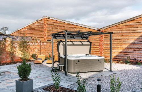 Pontesbury Casa | Pigeon House - Unique Barn with private garden, hot tub and wood burner