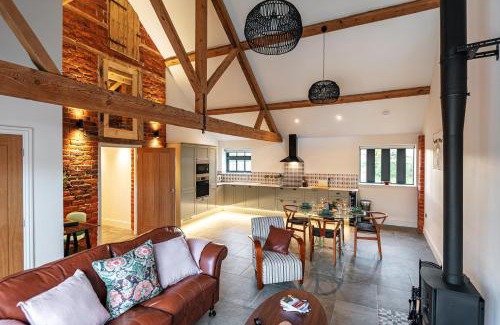 Pontesbury Casa | Pigeon House - Unique Barn with private garden, hot tub and wood burner