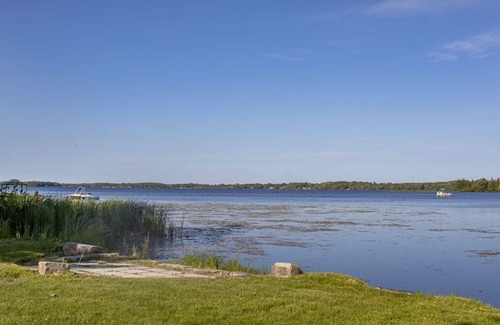 Bobcaygeon Cabaña | Pigeon's Nest - Affordable 2BR Kawartha Lakes Waterfront Cottage
