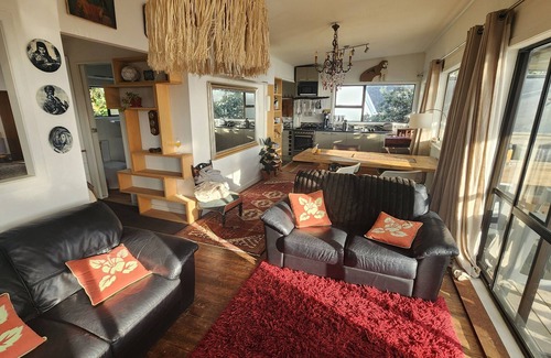 Piha Casa | Piha Beachfront Sunset and Surf Watch!