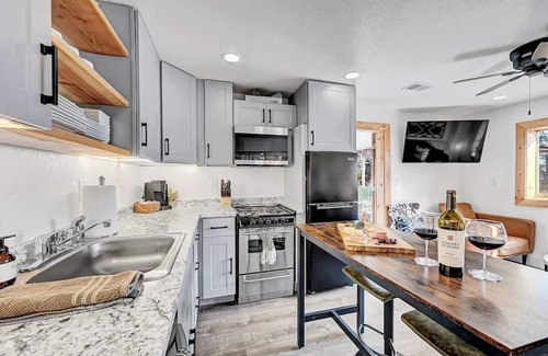 Richmond Hill Corridor Casa | Pike’s View Guesthouse-Mountain Cabin+Views+Serene