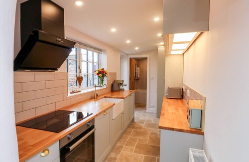 Dawlish Cabaña | PILCHARD COTTAGE, pet friendly, character holiday cottage in Dawlish