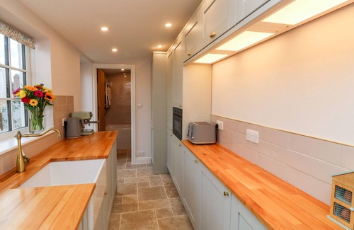 Dawlish Cabaña | PILCHARD COTTAGE, pet friendly, character holiday cottage in Dawlish