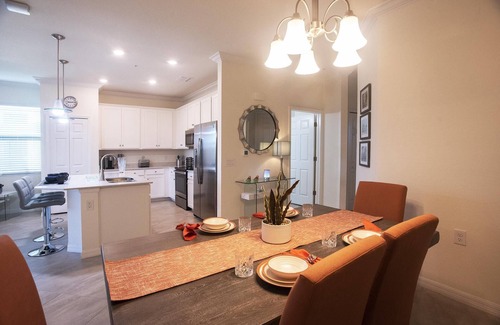 Lakewood Ranch Condominio | Pin-High - Dazzling 3/bed, 2/bath with Lake and Green View