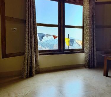 Chakrata Complejo | Pinaceae Resort