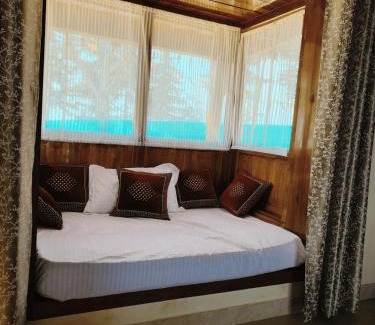 Chakrata Complejo | Pinaceae Resort