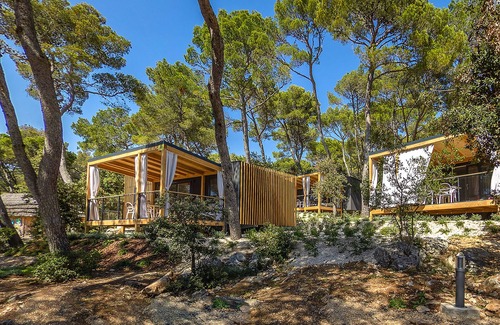Pakostane Casa | Pine Beach Pakostane Glamping Homes - All Inclusive light
