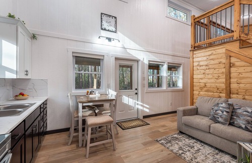 Peebles Casa | Pine Cone Cottage Sleeps 6