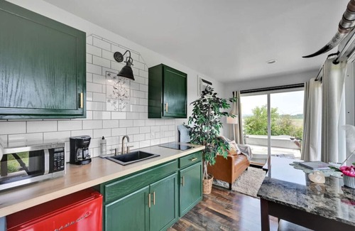 Pine Grove Apartamento | Pine Grove Scenic View: Unforgettable Love Getaway