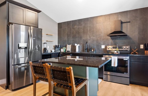 Logan Cabina | Pine Hills Cottage + Hot tub I Fire Pit