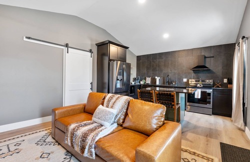 Logan Cabina | Pine Hills Cottage + Hot tub I Fire Pit