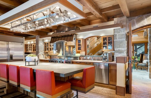 Williamsburg Casa | Pine Hollow in Elk Rapids - World Class Property!
