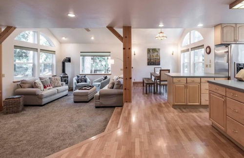 Ridgewood Cabina | Lujosa cabaña de madera de pino