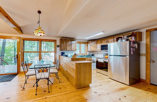 Silver Bay Cabaña | Pine Knoll on Lake George | Cottage with direct lake & private dock access