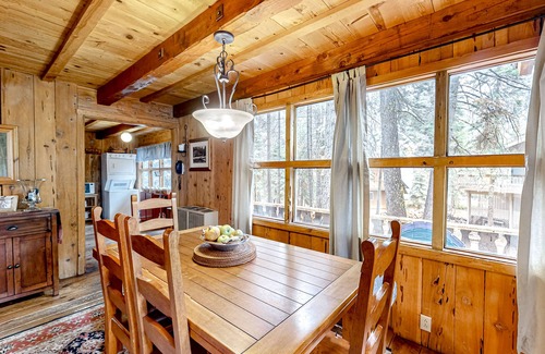 McKinney Estates Cabina | Pine Knolls | Private cabin with hot tub | Pets Welcome